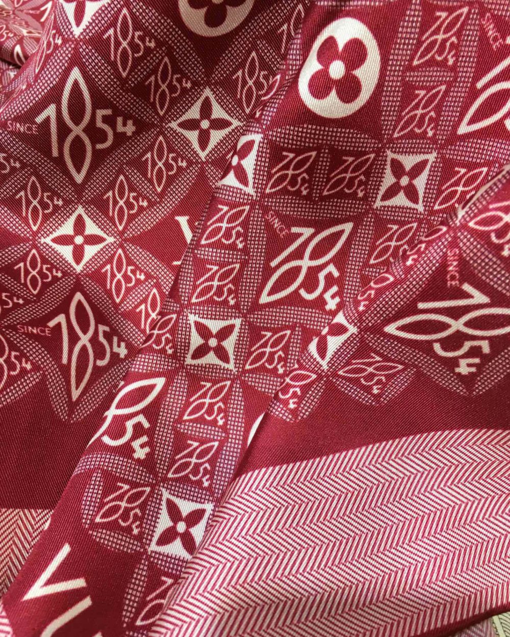 570825 Louis Vuitton Square 90 Silk Scarves