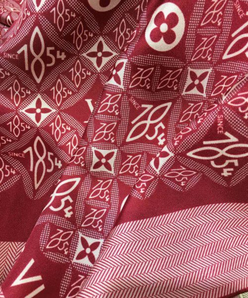 570825 Louis Vuitton Square 90 Silk Scarves