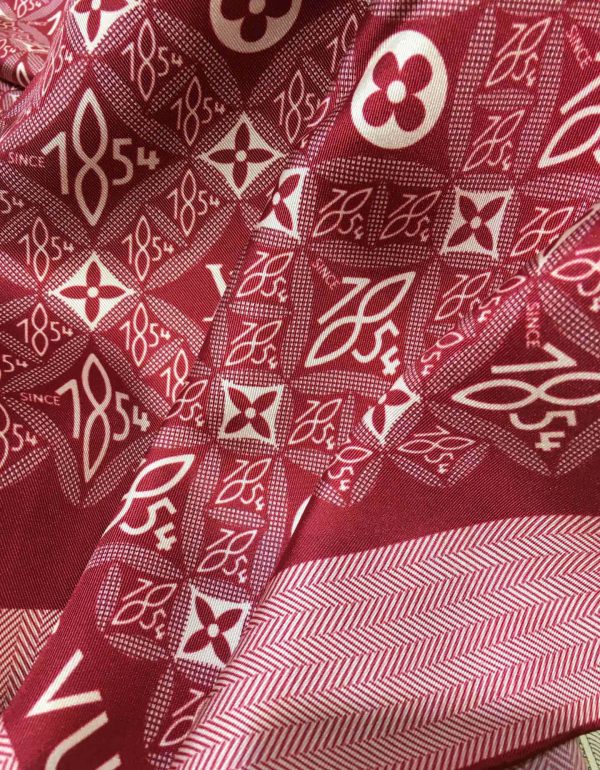 570825 Louis Vuitton Square 90 Silk Scarves - Image 8