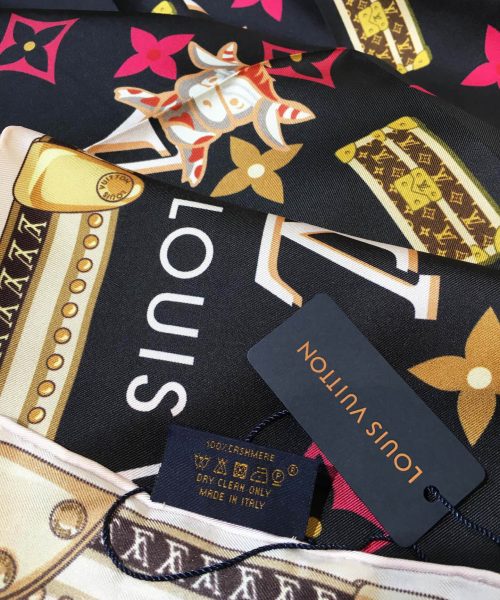 570821 Louis Vuitton Square 90 Silk Scarves
