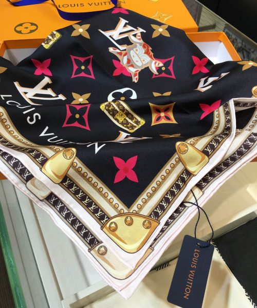 570821 Louis Vuitton Square 90 Silk Scarves