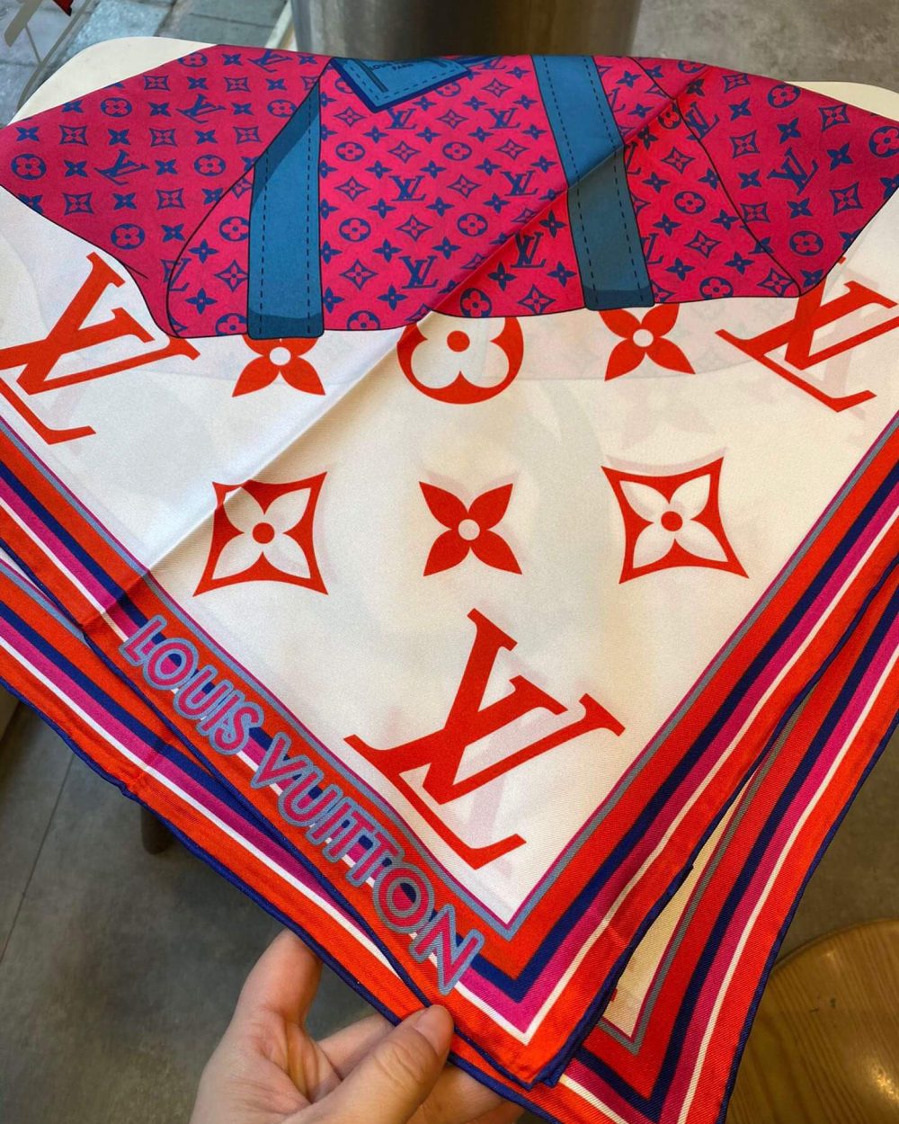 570759 Louis Vuitton Square 90 Silk Scarves