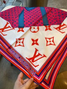 570759 Louis Vuitton Square 90 Silk Scarves