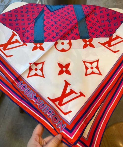 570759 Louis Vuitton Square 90 Silk Scarves
