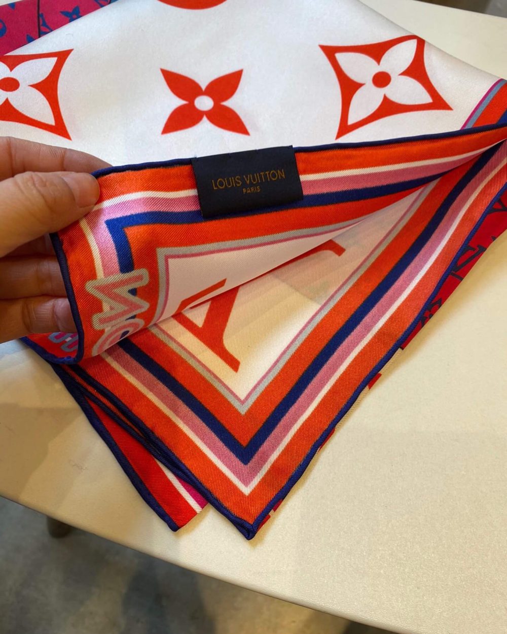 570759 Louis Vuitton Square 90 Silk Scarves