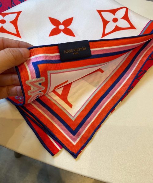 570759 Louis Vuitton Square 90 Silk Scarves