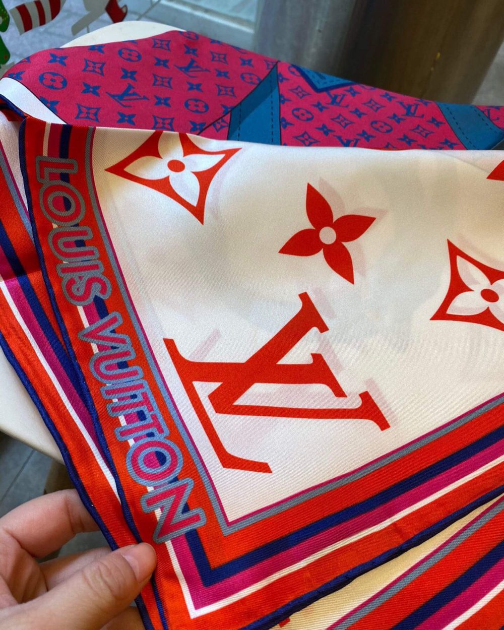 570759 Louis Vuitton Square 90 Silk Scarves