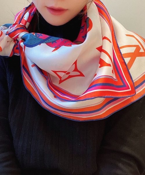 570759 Louis Vuitton Square 90 Silk Scarves