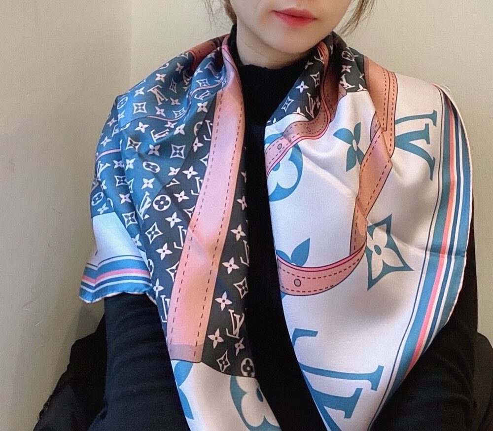 570758 Louis Vuitton Square 90 Silk Scarves