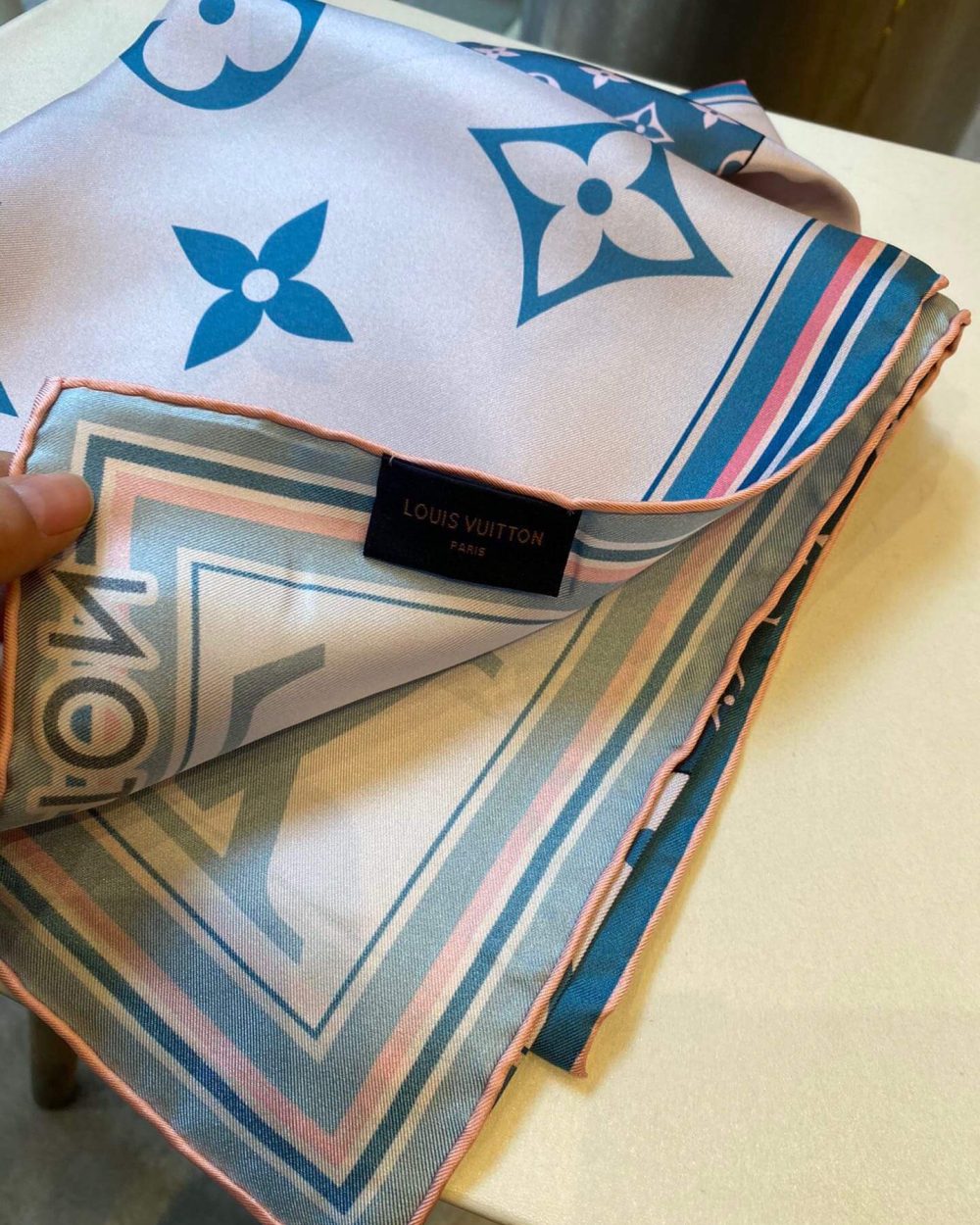 570758 Louis Vuitton Square 90 Silk Scarves