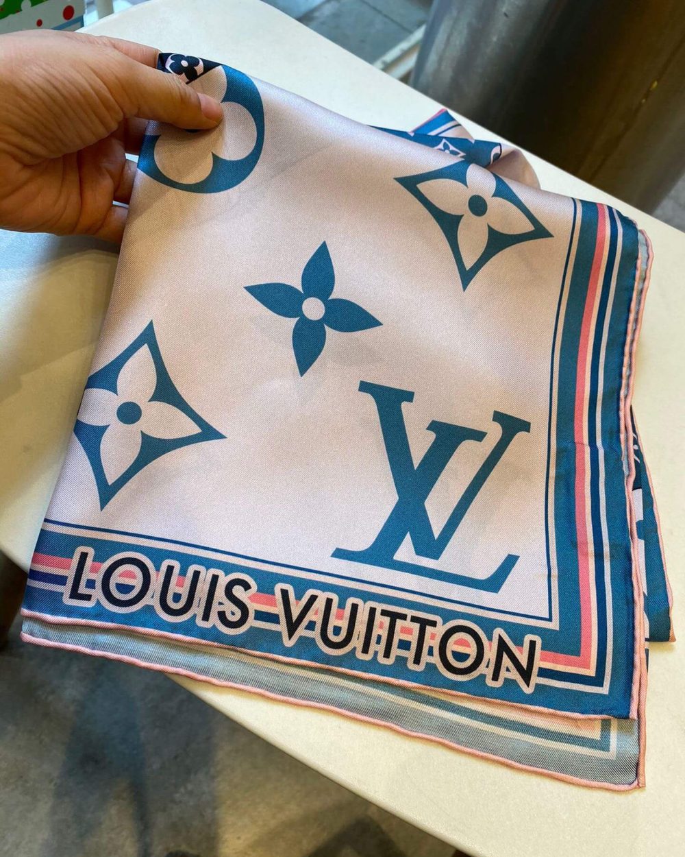 570758 Louis Vuitton Square 90 Silk Scarves