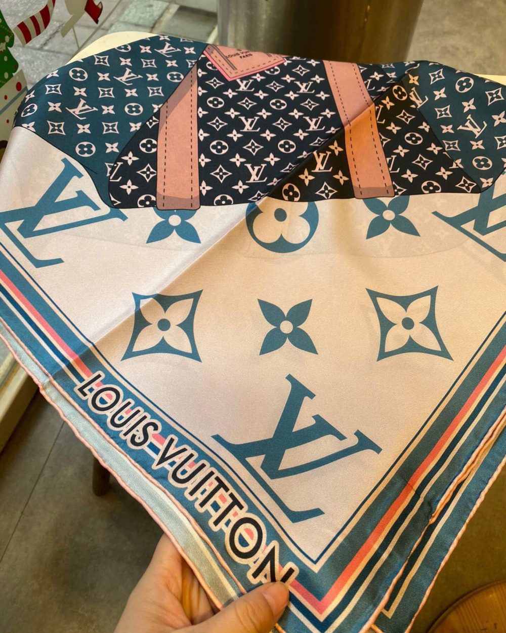 570758 Louis Vuitton Square 90 Silk Scarves