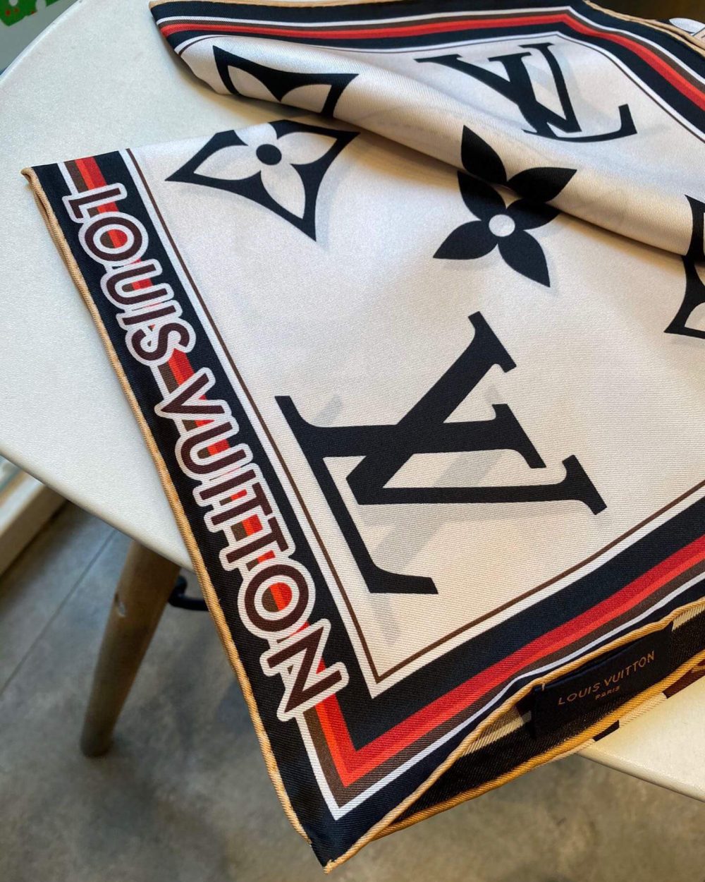 570757 Louis Vuitton Square 90 Silk Scarves