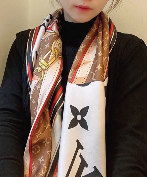 570757 Louis Vuitton Square 90 Silk Scarves