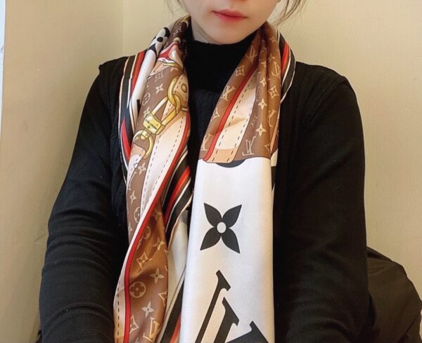 570757 Louis Vuitton Square 90 Silk Scarves