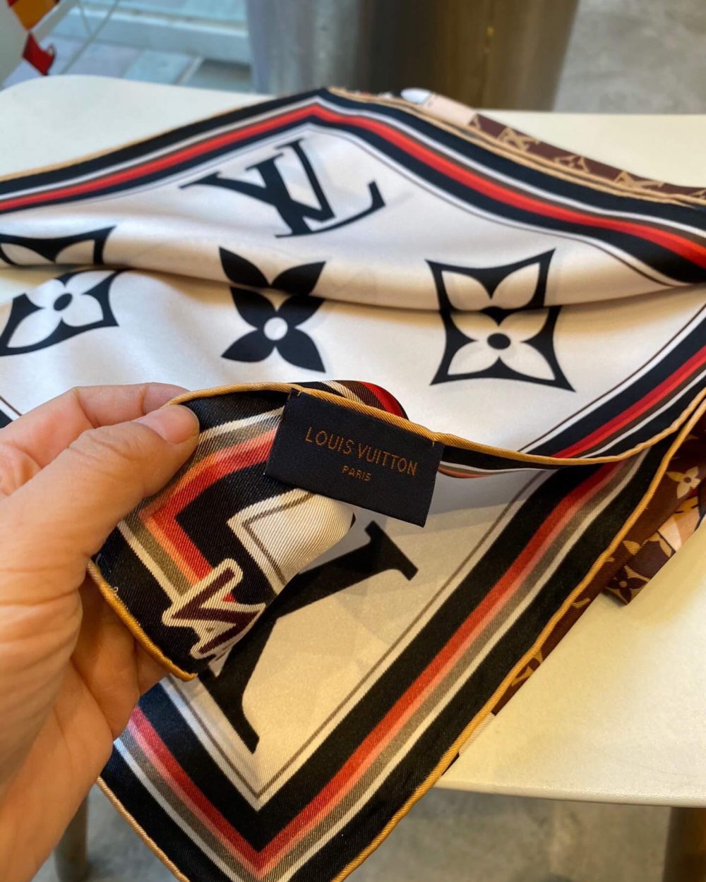 570757 Louis Vuitton Square 90 Silk Scarves