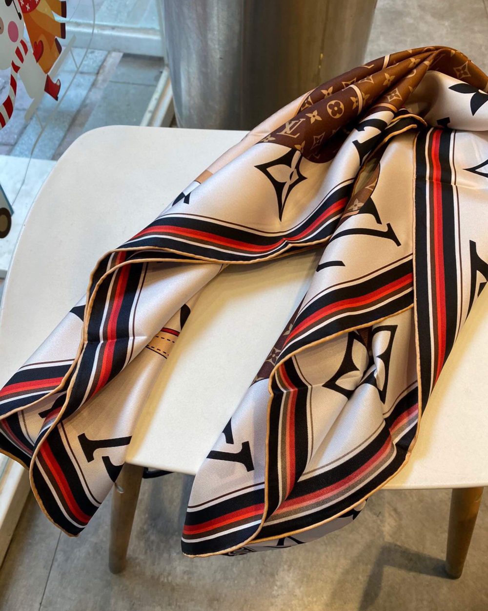 570757 Louis Vuitton Square 90 Silk Scarves