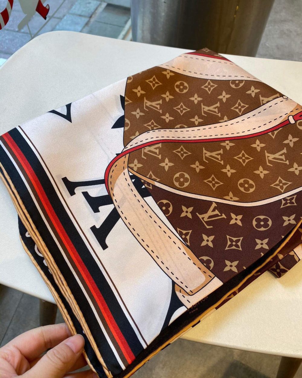 570757 Louis Vuitton Square 90 Silk Scarves