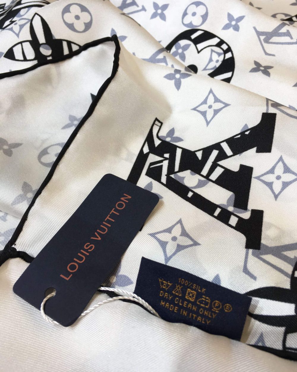 570766 Louis Vuitton Square 90 Silk Scarves