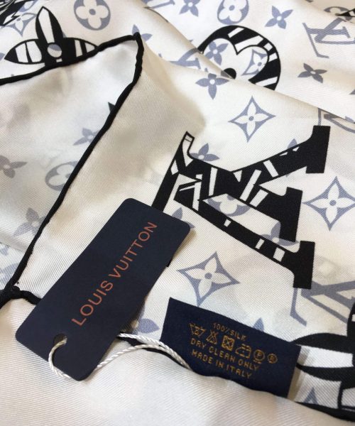 570766 Louis Vuitton Square 90 Silk Scarves
