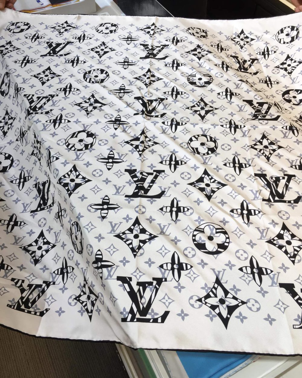 570766 Louis Vuitton Square 90 Silk Scarves