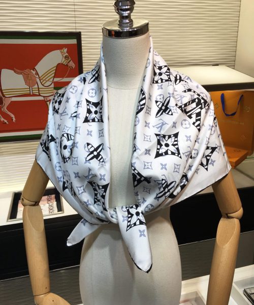 570766 Louis Vuitton Square 90 Silk Scarves