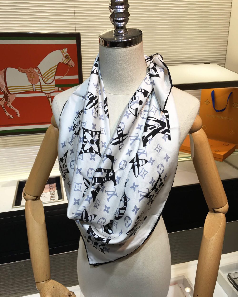 570766 Louis Vuitton Square 90 Silk Scarves