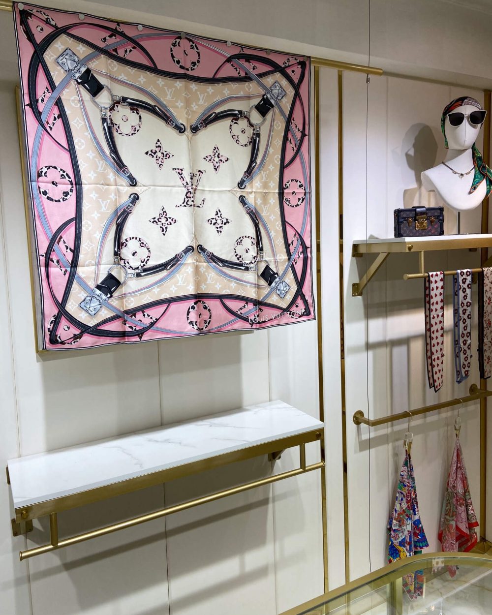 570735 Louis Vuitton Square 90 Silk Scarves