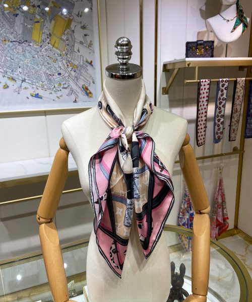 570735 Louis Vuitton Square 90 Silk Scarves