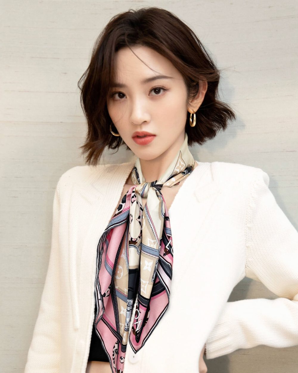 570735 Louis Vuitton Square 90 Silk Scarves