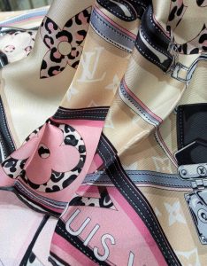 570735 Louis Vuitton Square 90 Silk Scarves