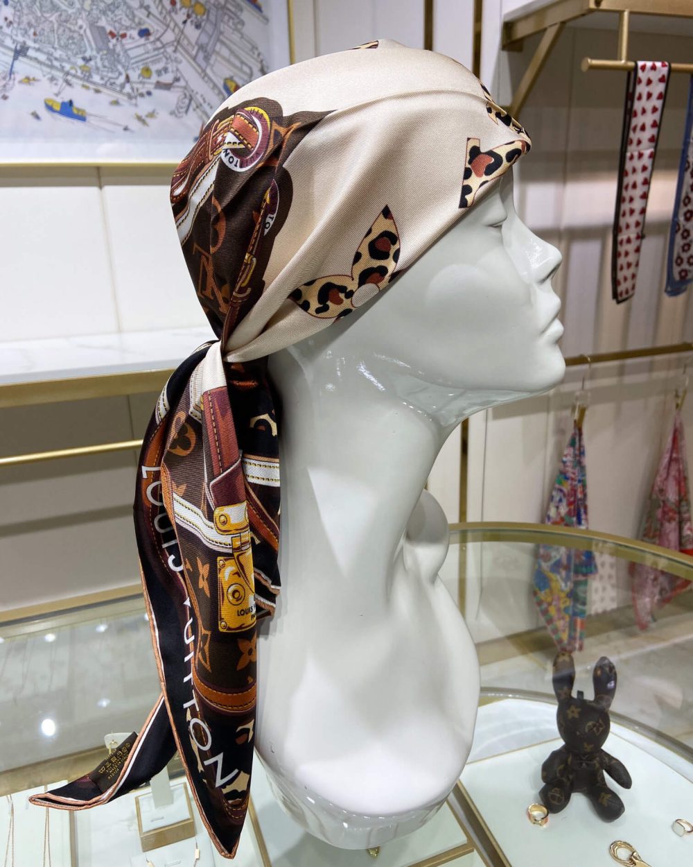 570736 Louis Vuitton Square 90 Silk Scarves