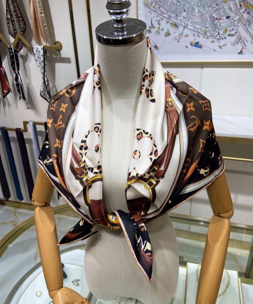 570736 Louis Vuitton Square 90 Silk Scarves