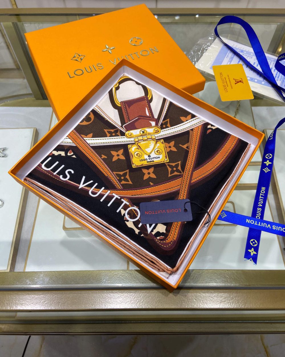 570736 Louis Vuitton Square 90 Silk Scarves