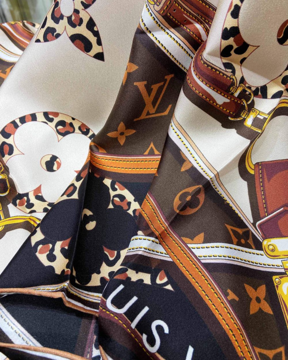 570736 Louis Vuitton Square 90 Silk Scarves