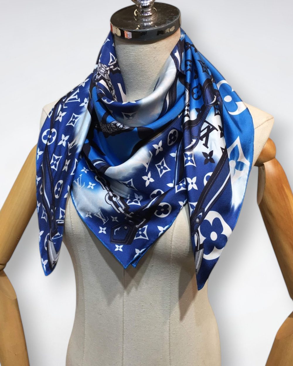 M76131 LV Escale Confidential Square