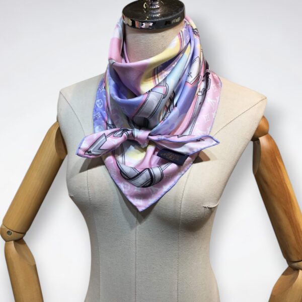 570828 Louis Vuitton Square 90 Silk Scarves