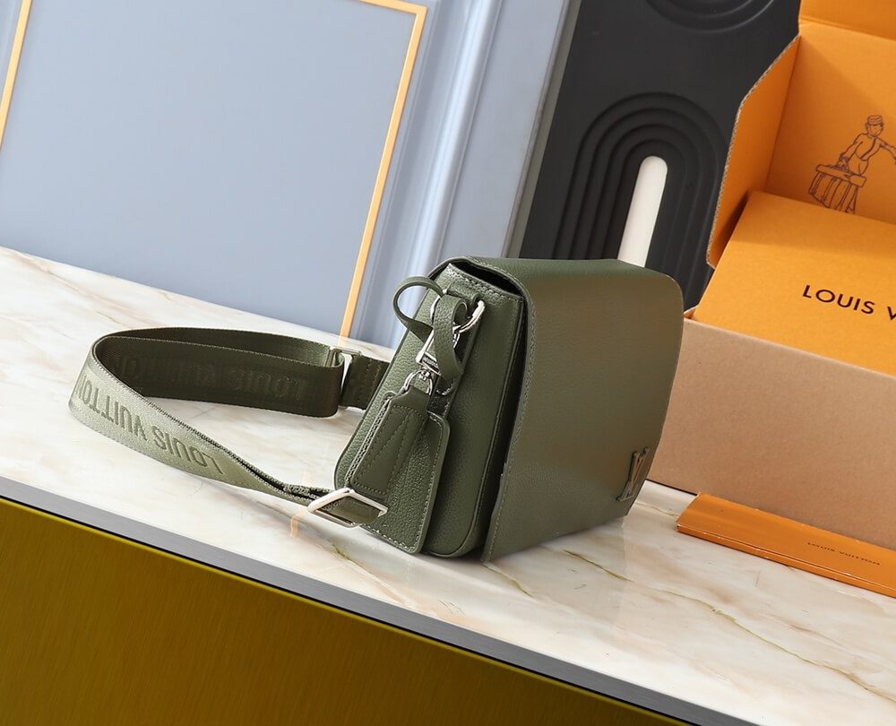 1:1 Replica Louis Vuitton LV Messenger LV Aerogram Luxury Bag For Women M25125 - 22 cm