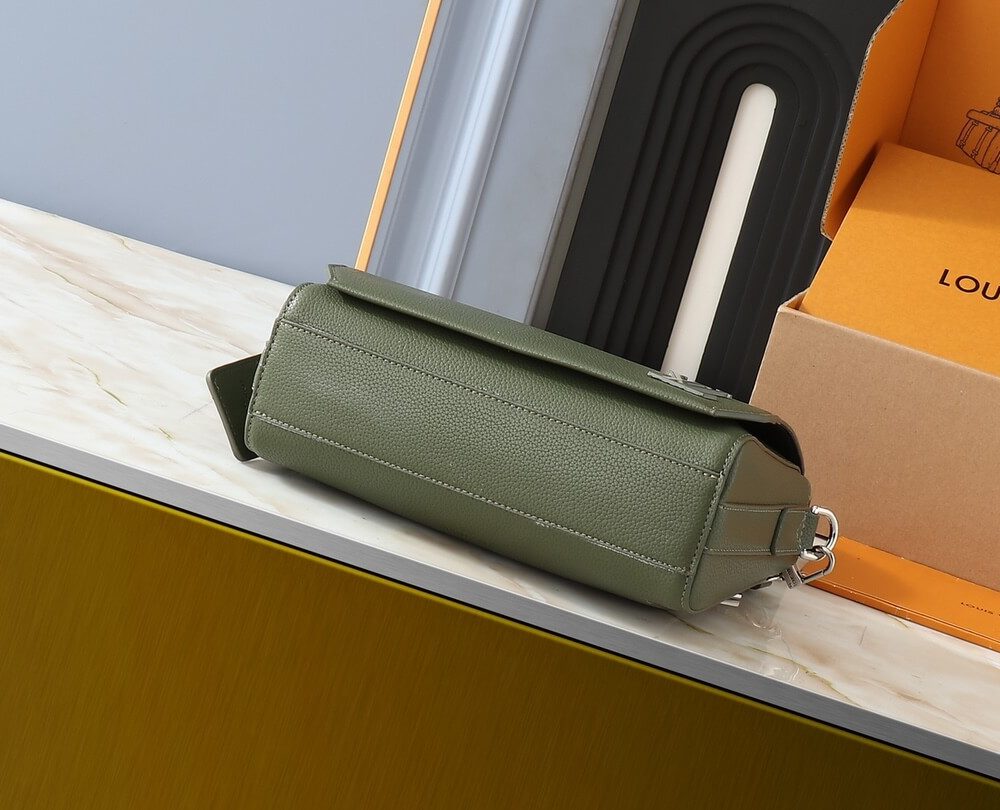 1:1 Replica Louis Vuitton LV Messenger LV Aerogram Luxury Bag For Women M25125 - 22 cm