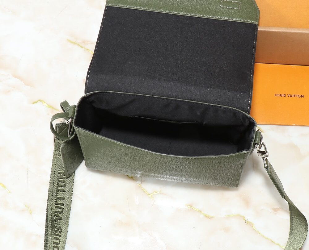 1:1 Replica Louis Vuitton LV Messenger LV Aerogram Luxury Bag For Women M25125 - 22 cm