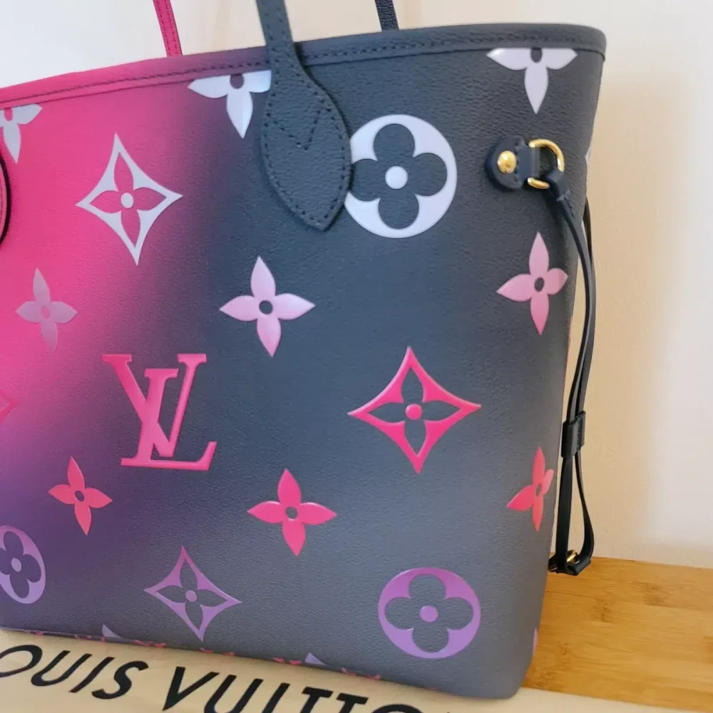 1:1 Replica Louis Vuitton LV Midnight Fuschia Neverfull MM Monogram Luxury Bag For Women - 31cm/ 12.3in - Image 2