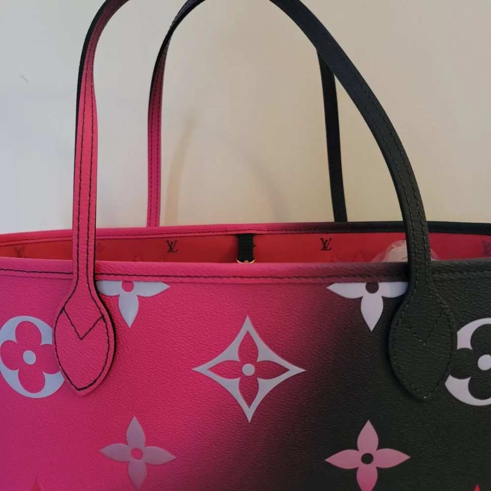 1:1 Replica Louis Vuitton LV Midnight Fuschia Neverfull MM Monogram Luxury Bag For Women - 31cm/ 12.3in - Image 8