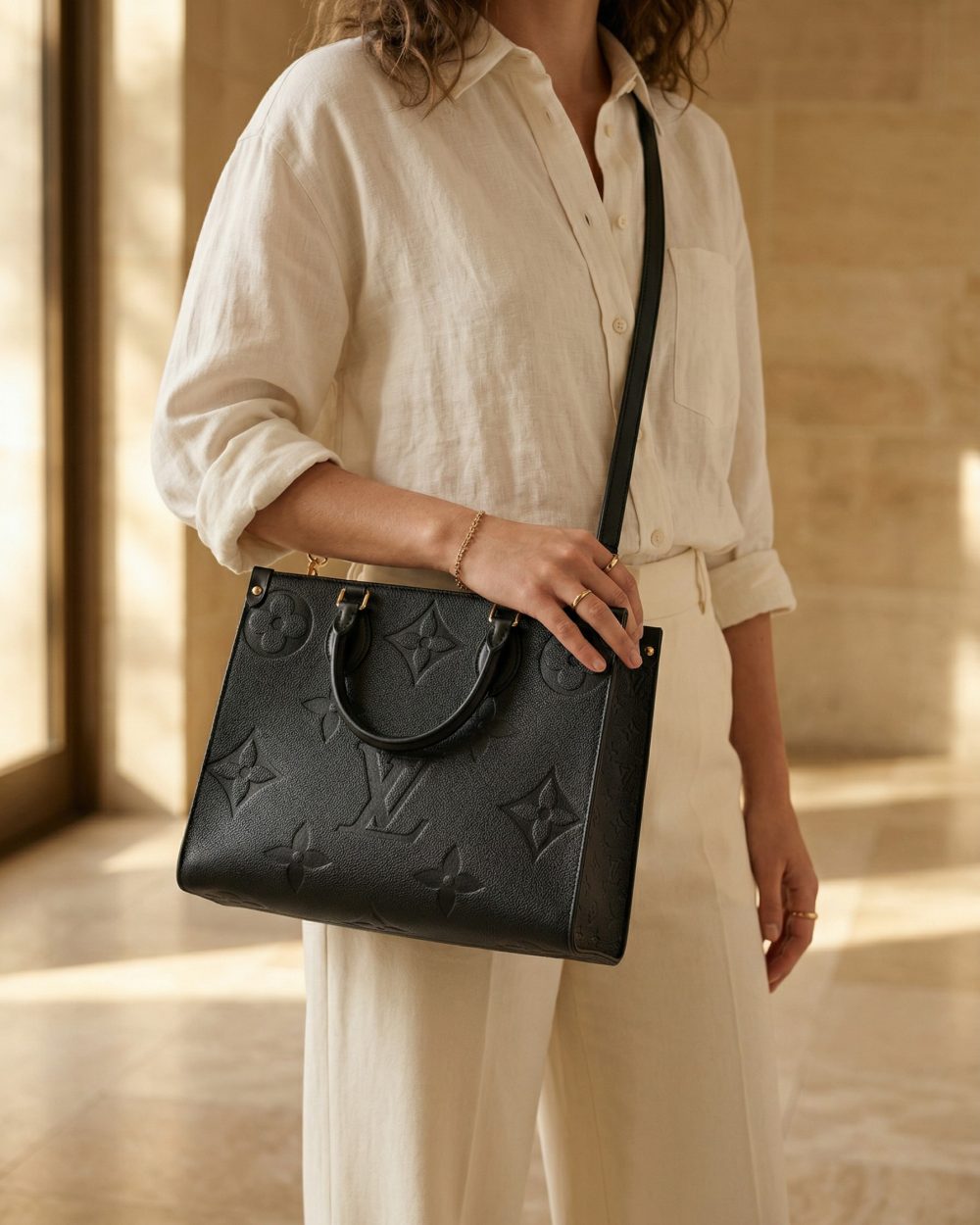 LC385 - Onthego MM Handbag