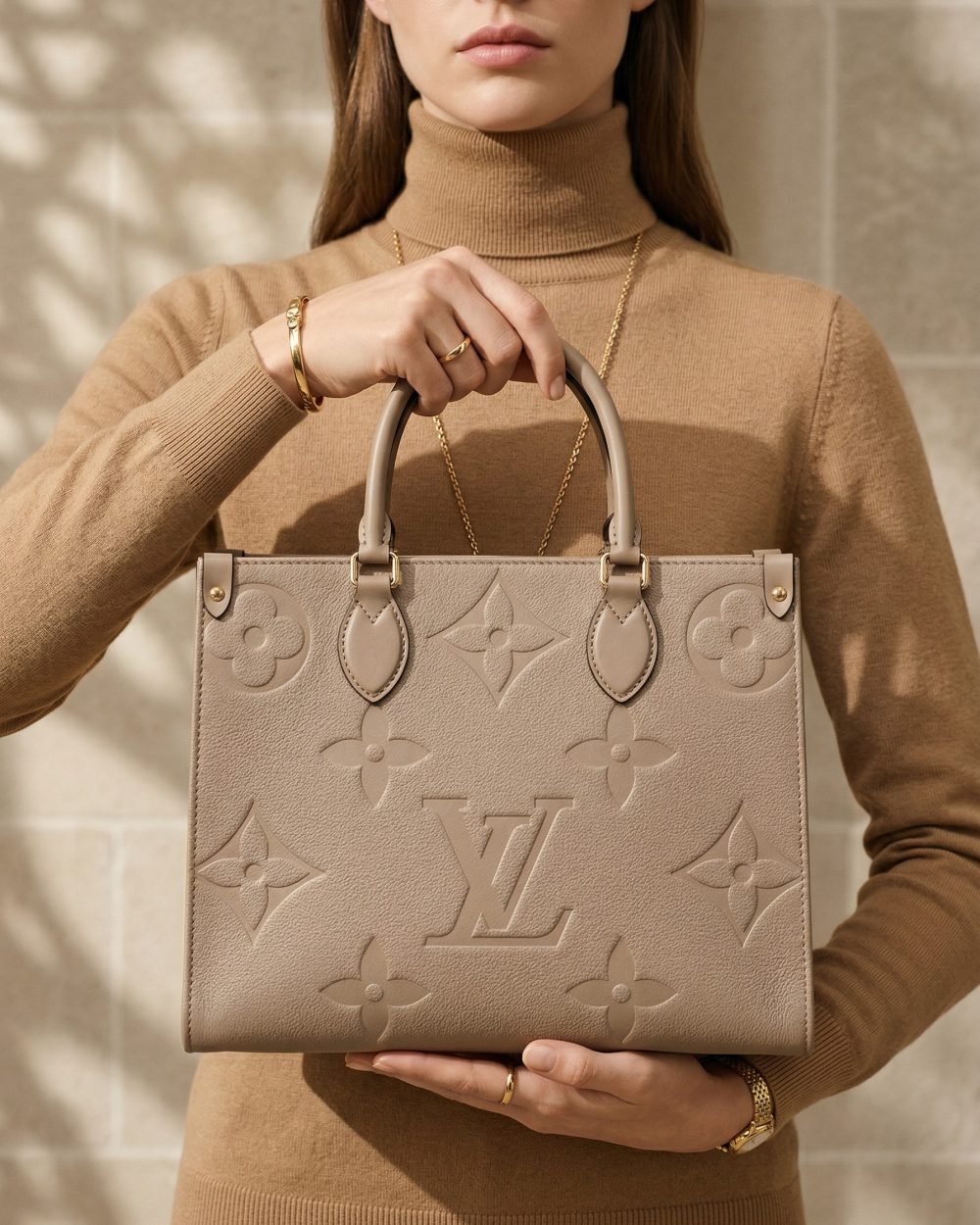 LC384 - Onthego MM Handbag