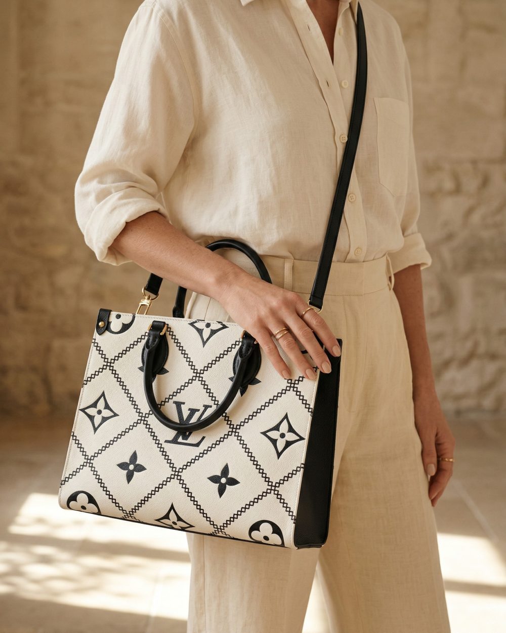 LC398 - Onthego MM Handbag