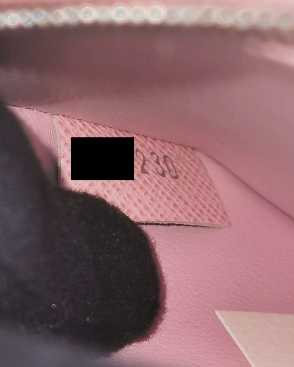 AAA Replica Louis Vuitton LV TWIST WALLET ON CHAIN EPI PINK SHW
