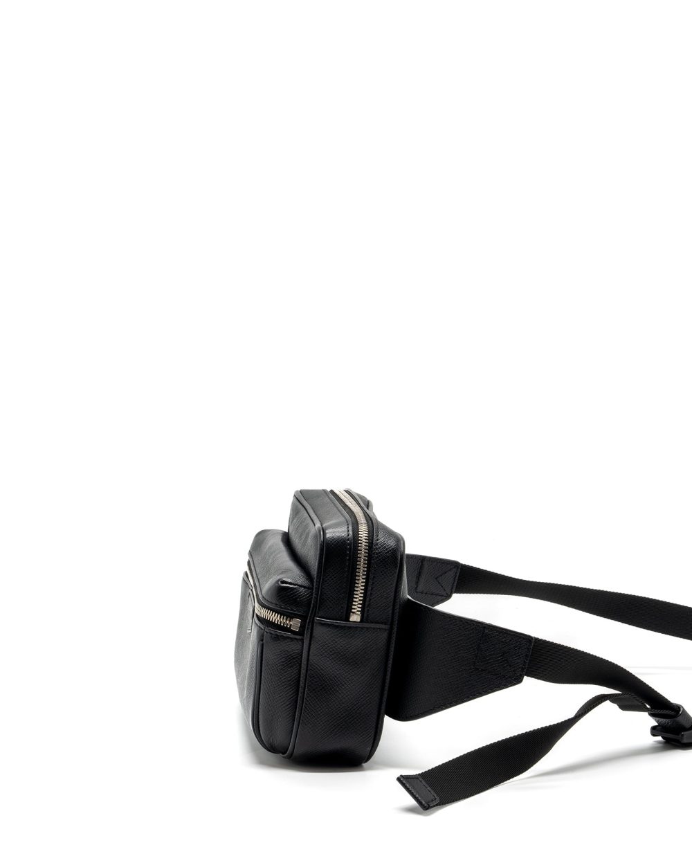 AAA Replica Louis Vuitton LV TAIGA BUM BAG OUTDOOR LEATHER BLACK SHW