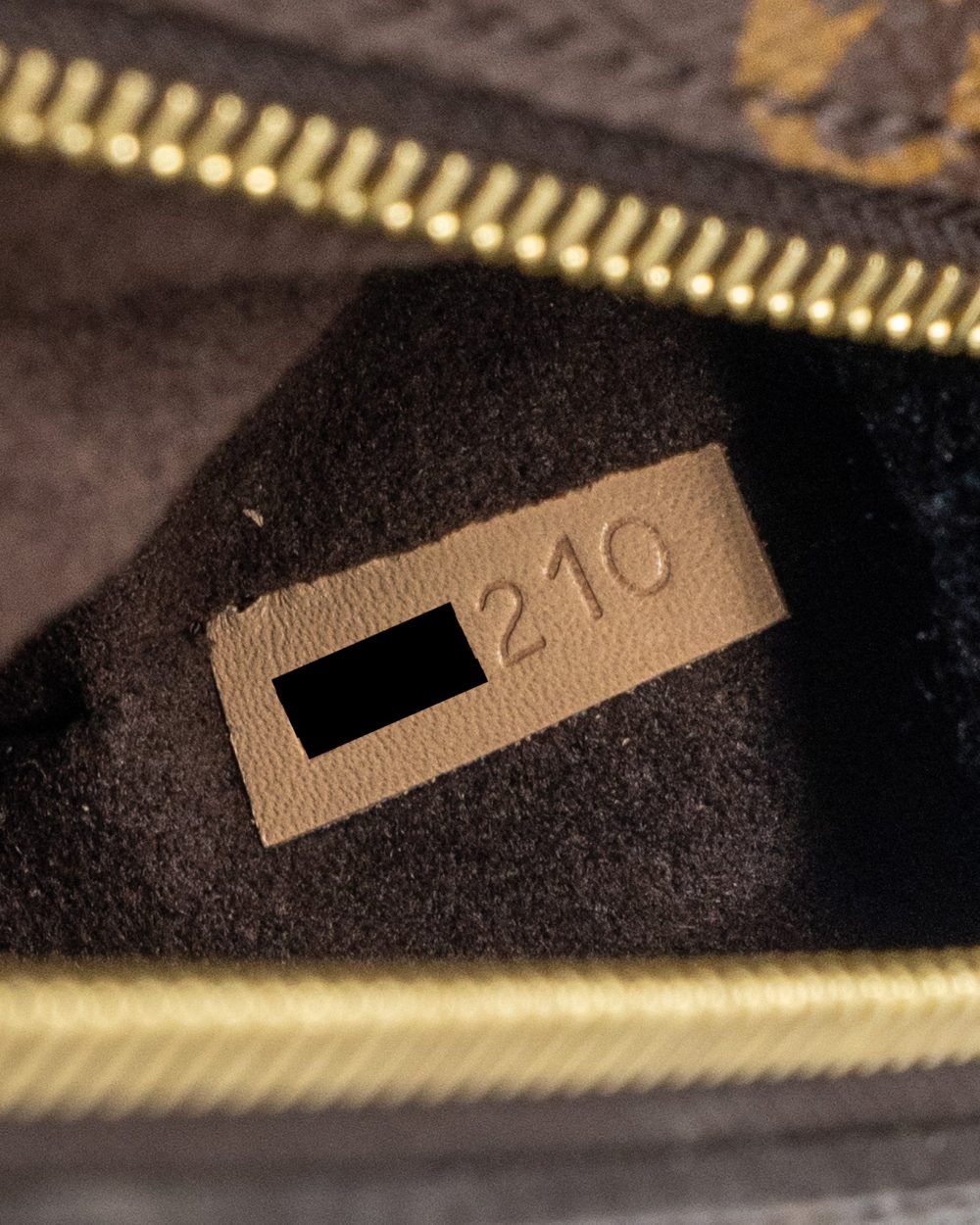 AAA Replica Louis Vuitton LV POCHETTE MÉTIS MONOGRAM CANVAS GHW