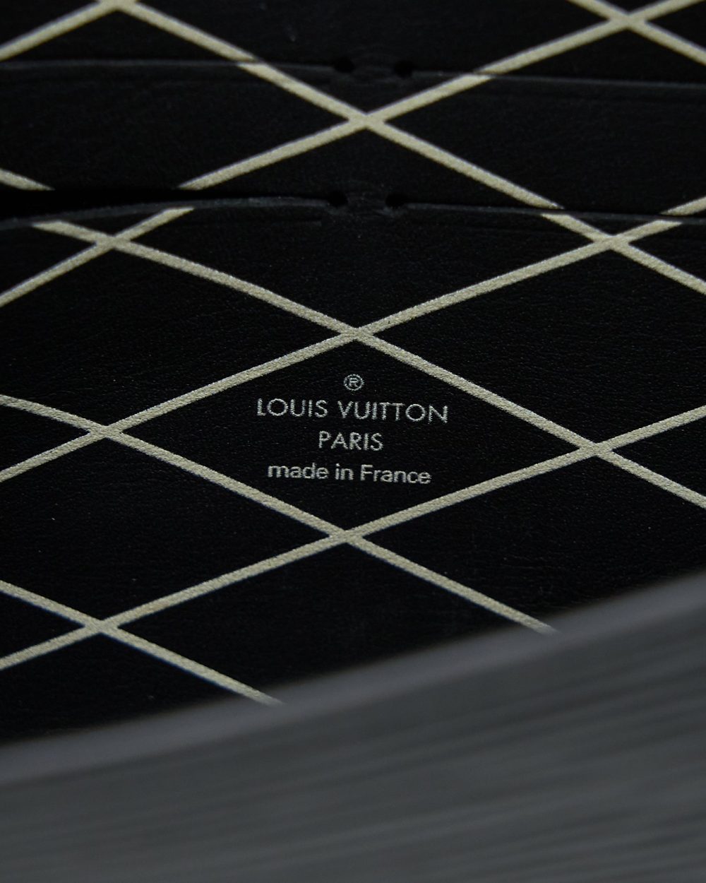 AAA Replica Louis Vuitton LV TRUNK CHAIN WALLET EPI BLACK SHW