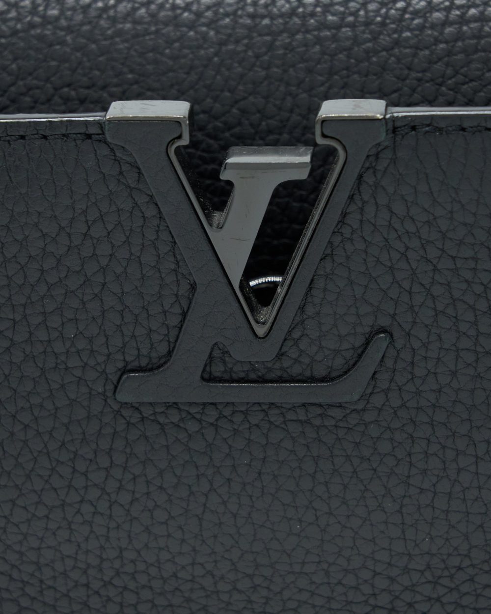 AAA Replica Louis Vuitton LV CAPUCINES BB TAURILLON SO BLACK WITH BLACK HARDWARE